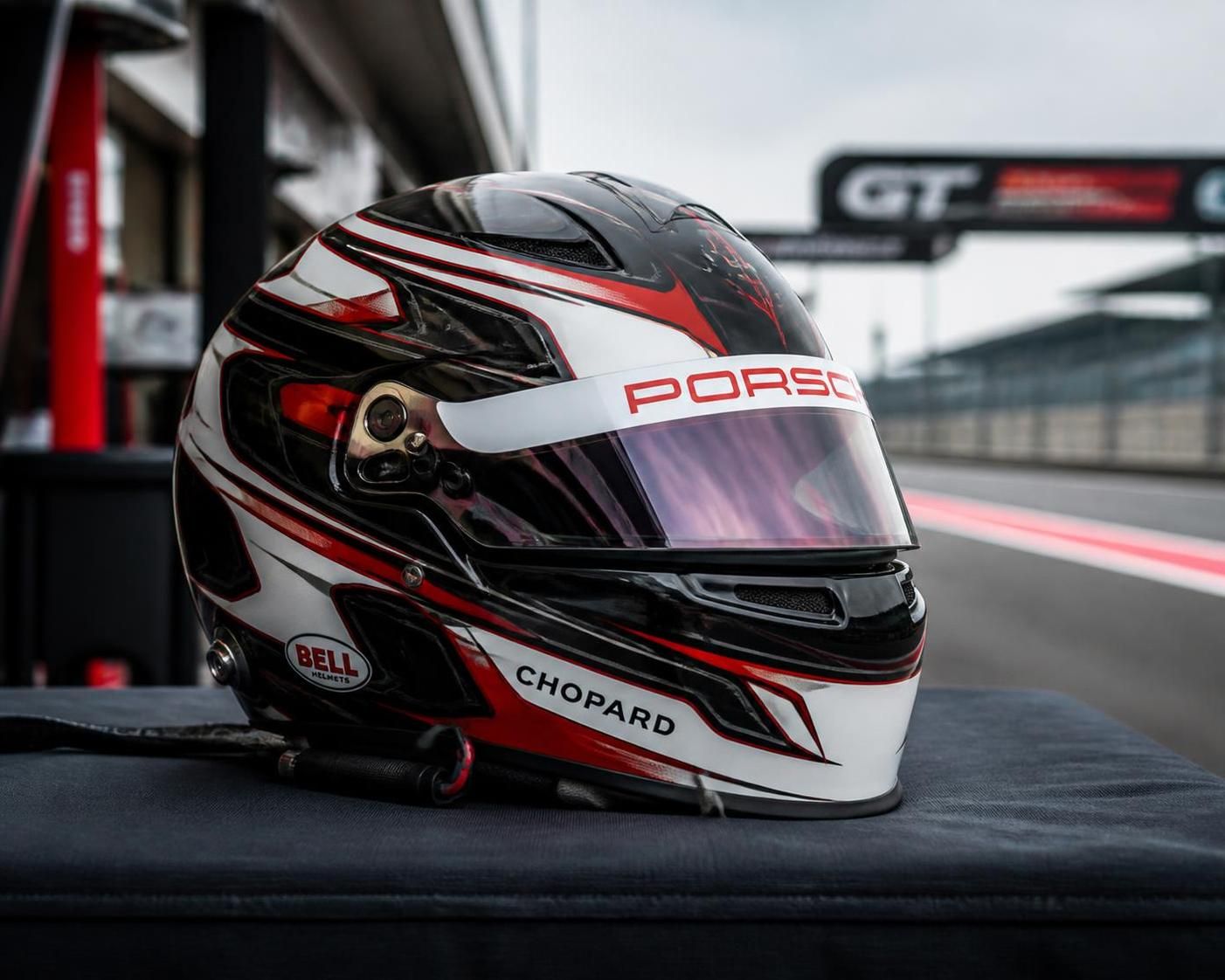 découvrez les critères essentiels pour choisir un casque automobile circuit et garantir votre sécurité optimale au volant lors de vos courses.